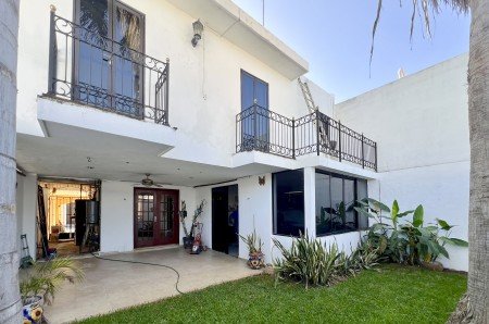 Casa en venta en Francisco de Montejo de 3 recamaras y jardin